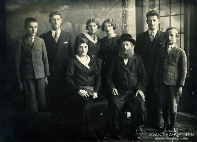 Rodzina Schlusselberg (od lewej) Samuel Pinchas, Israel, Malka, Chana, Fejga, David, Chaim. Zale